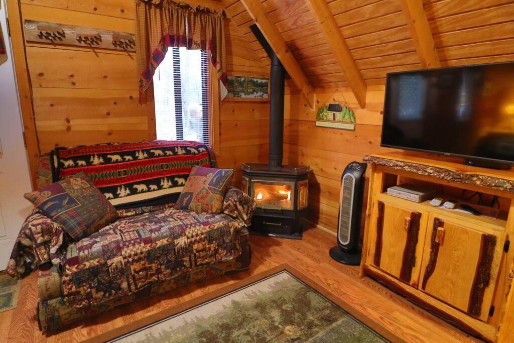 Cute Updated Mountain Cabin Fireplace #3 Гелен Екстер'єр фото
