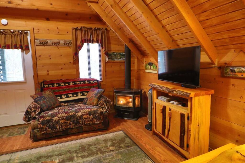 Cute Updated Mountain Cabin Fireplace #3 Гелен Екстер'єр фото