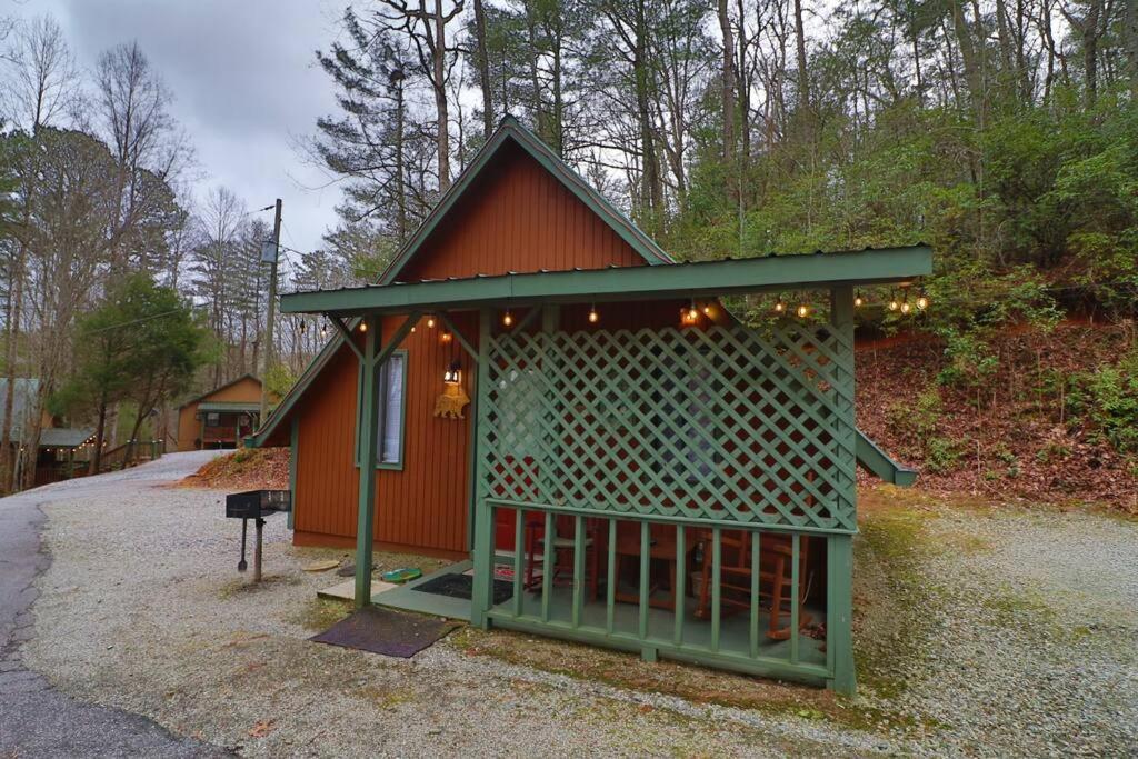 Cute Updated Mountain Cabin Fireplace #3 Гелен Екстер'єр фото