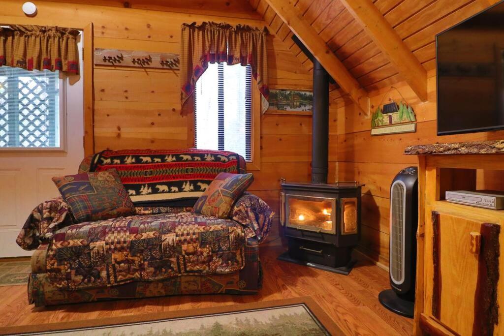 Cute Updated Mountain Cabin Fireplace #3 Гелен Екстер'єр фото